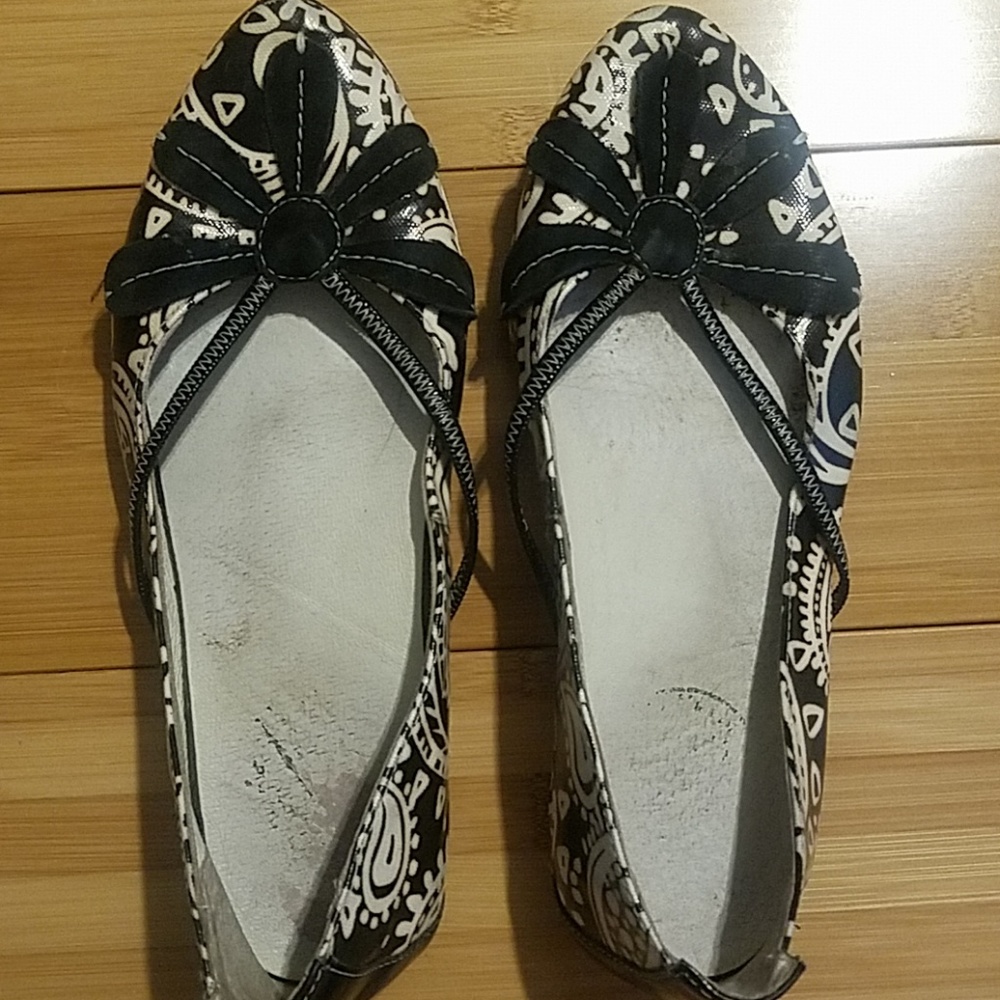 Palladium Black - White Flower Flats